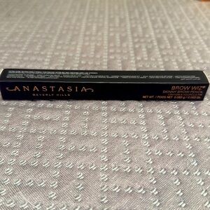 Anastasia Beverly Hills brown wiz in the color medium brown.